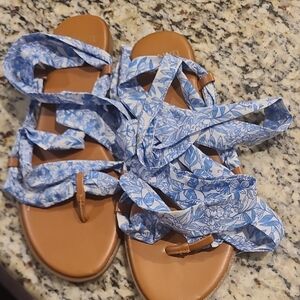 Crown & Ivy Blue Tan Strappy Sandals